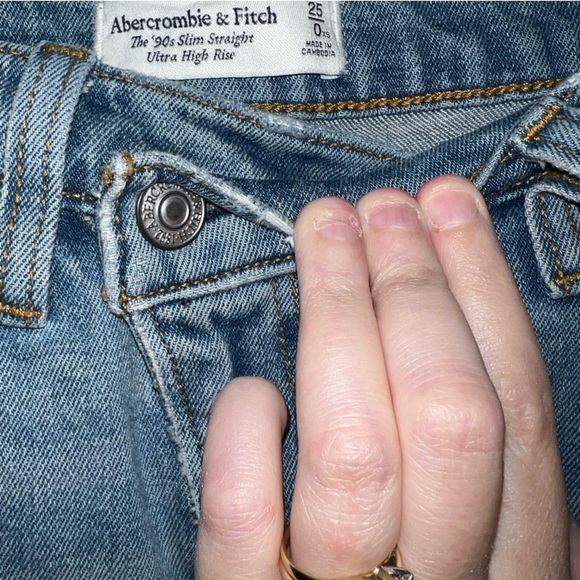 Abercrombie & Fitch Ultra High Rise 90s Slim Straight Jean - Picture 6 of 7